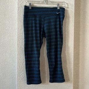 Nike women’s dri fit crop leggings size S